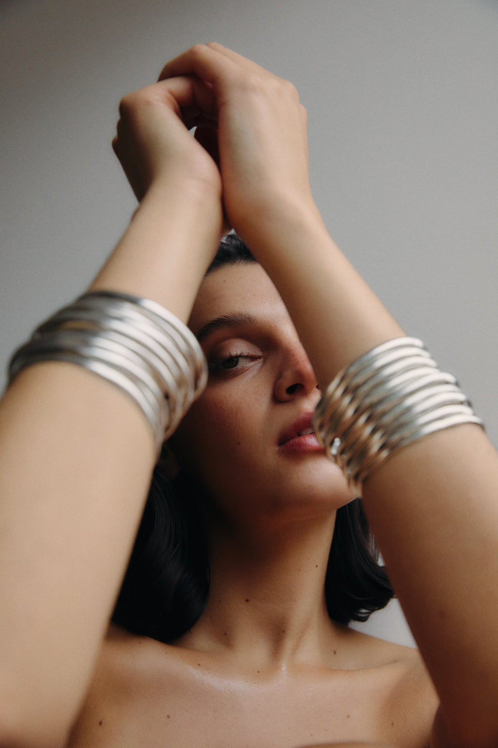 Wavy bangle